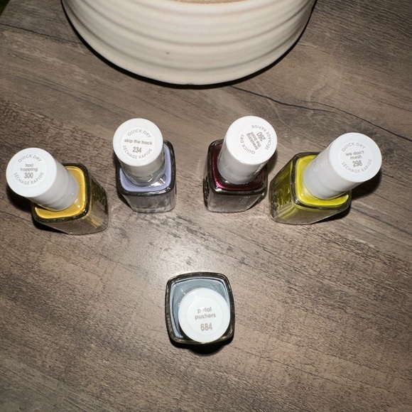 ESSIE Nail Bundle 5 for $25 - Picture 2 of 3